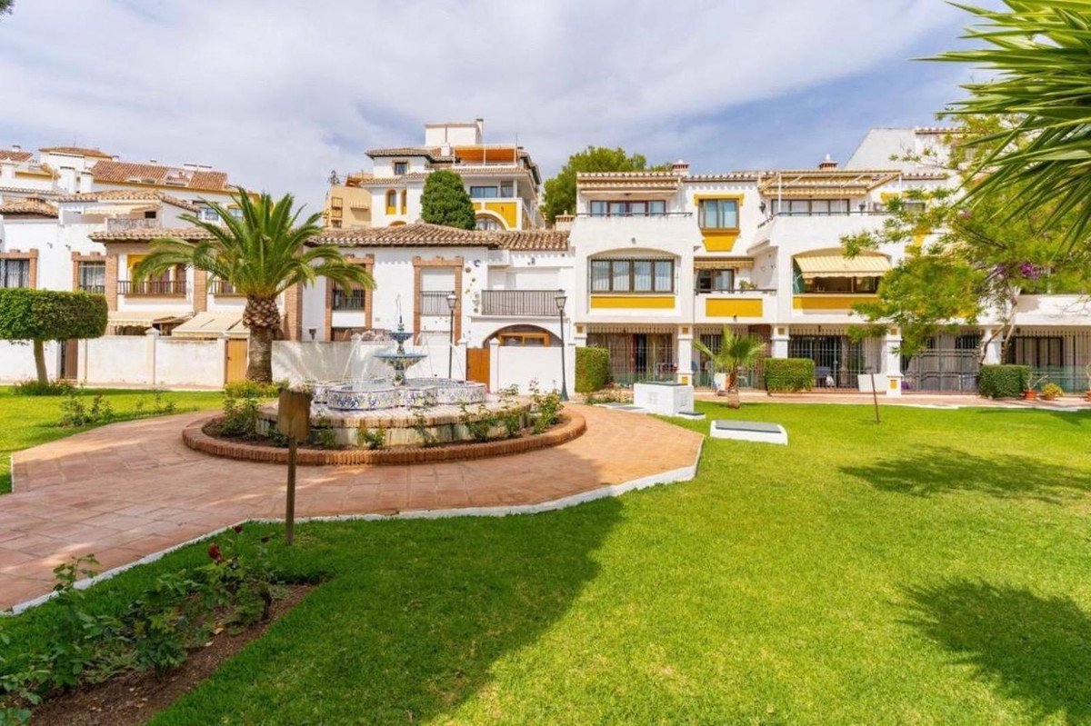 4 Bedroom 4 Bathroom Town House in Fuengirola - Caza De Casa