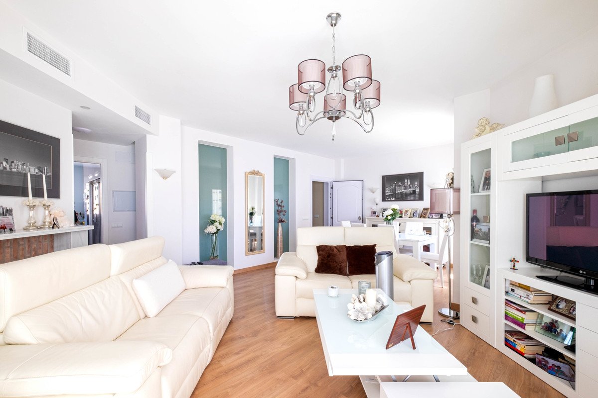 4 Bedroom 4 Bathroom Town House in Fuengirola - Caza De Casa