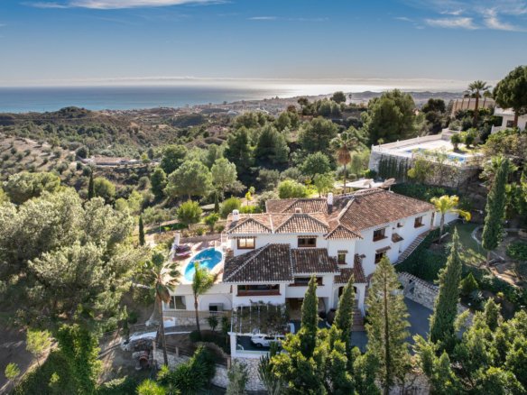 5 Bedroom 5 Bathroom Villa in Mijas - Caza De Casa