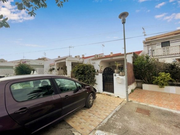 2 Bed 1 Bath Town House in Torrevieja - Caza De Casa