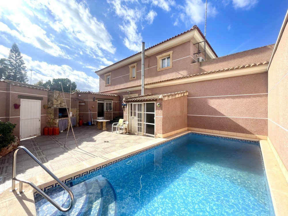 5 Bedroom 3 Bathroom Villa in Formentera del Segura - Caza De Casa