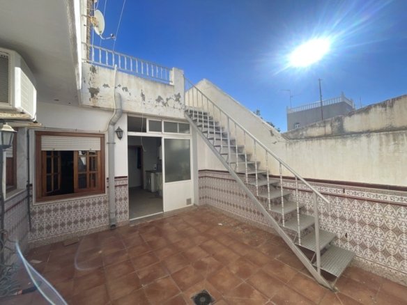 5 Bedroom 3 Bathroom Town House in Rojales - Caza De Casa