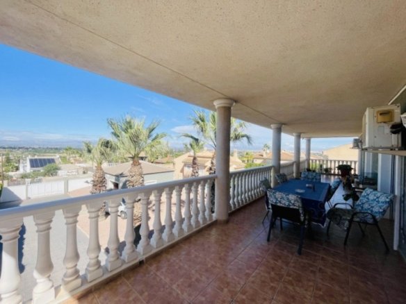 4 Bedroom 3 Bathroom Villa in Ciudad Quesada - Caza De Casa