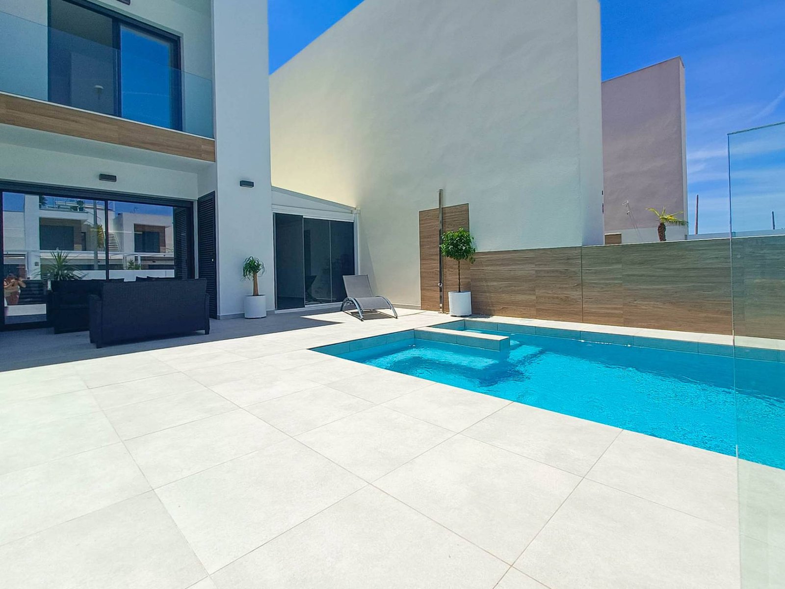 5 Bedroom 4 Bathroom Villa in Rojales - Caza De Casa