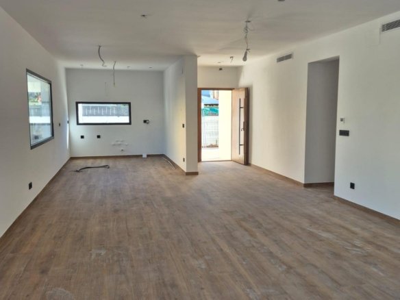 3 Bedroom 2 Bathroom Villa in Denia - Caza De Casa