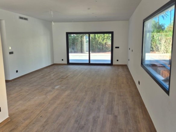 3 Bedroom 2 Bathroom Villa in Denia - Caza De Casa