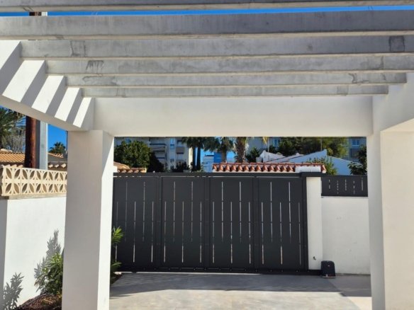 3 Bedroom 2 Bathroom Villa in Denia - Caza De Casa