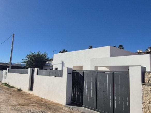 3 Bedroom 2 Bathroom Villa in Denia - Caza De Casa