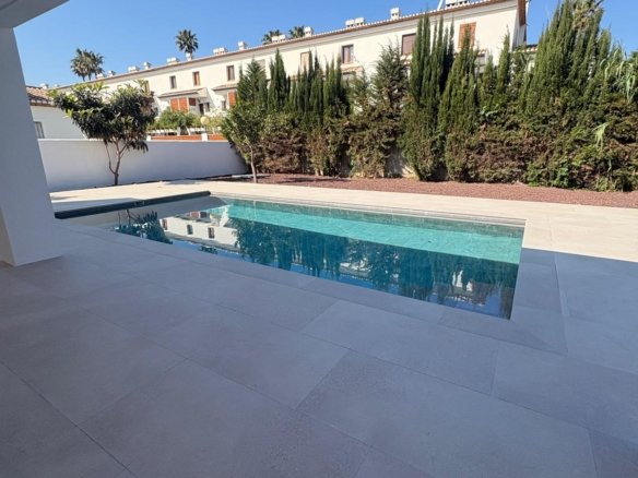3 Bedroom 2 Bathroom Villa in Denia - Caza De Casa