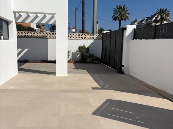 3 Bedroom 2 Bathroom Villa in Denia - Caza De Casa