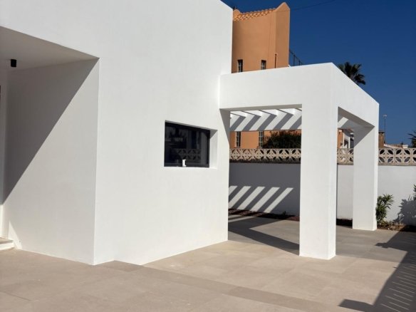 3 Bedroom 2 Bathroom Villa in Denia - Caza De Casa