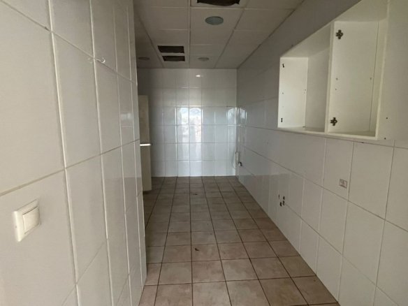 2 Bath Commercial in Ciudad Quesada - Caza De Casa