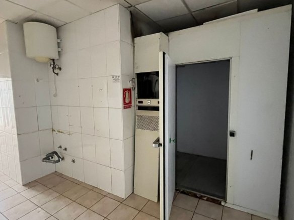 2 Bath Commercial in Ciudad Quesada - Caza De Casa