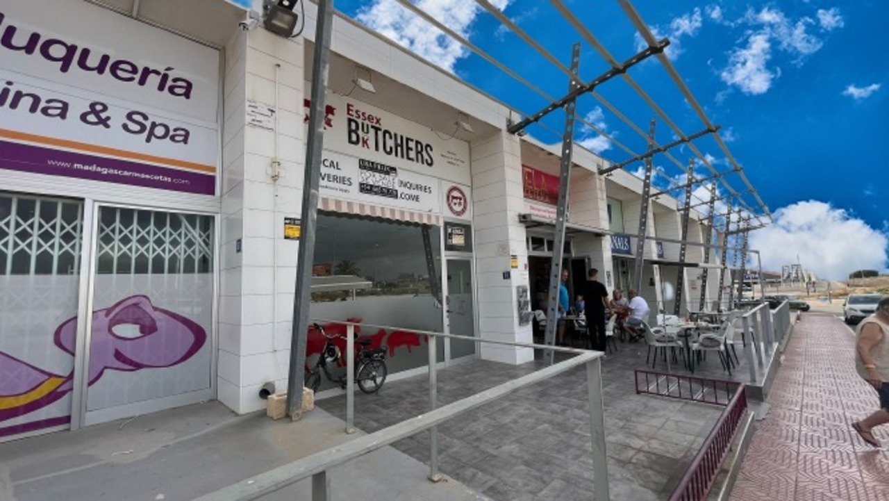 2 Bath Commercial in Ciudad Quesada - Caza De Casa