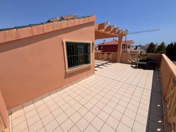 4 Bed 2 Bath Villa in Ciudad Quesada - Caza De Casa