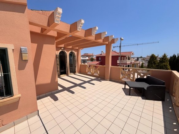 4 Bed 2 Bath Villa in Ciudad Quesada - Caza De Casa