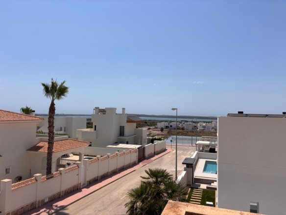 4 Bed 2 Bath Villa in Ciudad Quesada - Caza De Casa