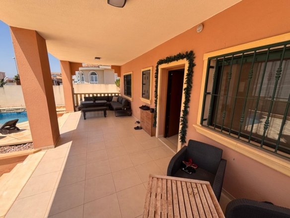 4 Bed 2 Bath Villa in Ciudad Quesada - Caza De Casa