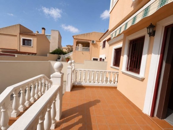 2 Bedroom 2 Bathroom Villa in Villamartin - Caza De Casa