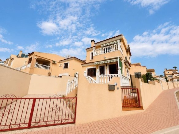 2 Bedroom 2 Bathroom Villa in Villamartin - Caza De Casa