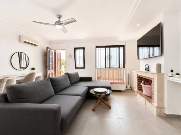 2 Bedroom 2 Bathroom Villa in Villamartin - Caza De Casa