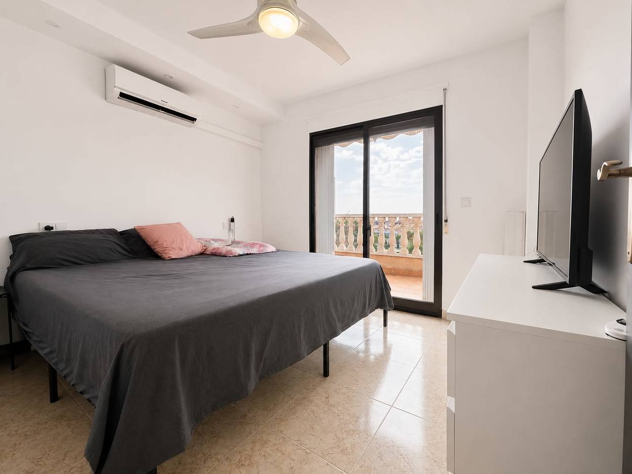 2 Bedroom 2 Bathroom Villa in Villamartin - Caza De Casa