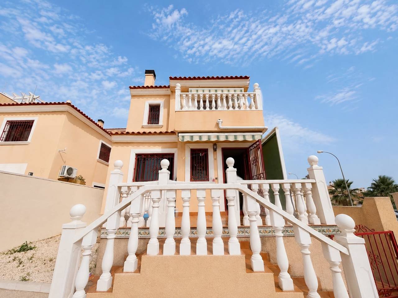 2 Bedroom 2 Bathroom Villa in Villamartin - Caza De Casa