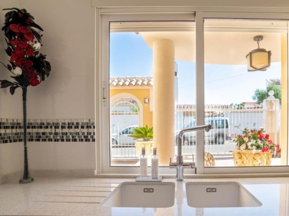 4 Bedroom 3 Bathroom Villa in San Miguel de Salinas - Caza De Casa
