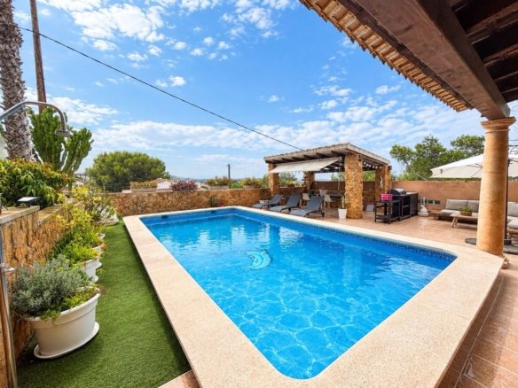 6 Bedroom 4 Bathroom Villa in Jacarilla - Caza De Casa
