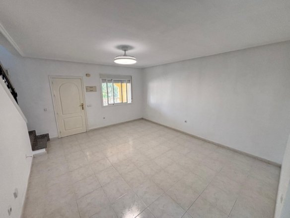 3 Bedroom 2 Bathroom Town House in Benijofar - Caza De Casa