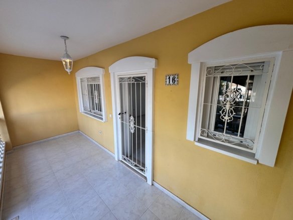 3 Bedroom 2 Bathroom Town House in Benijofar - Caza De Casa