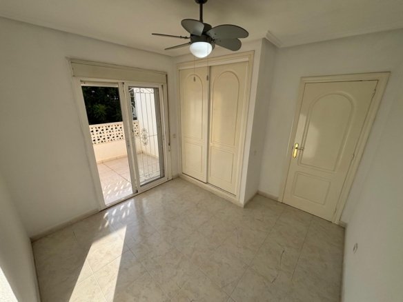 3 Bedroom 2 Bathroom Town House in Benijofar - Caza De Casa