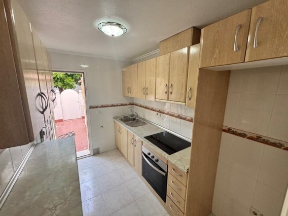 3 Bedroom 2 Bathroom Town House in Benijofar - Caza De Casa