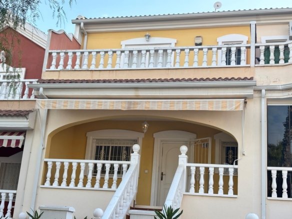 3 Bedroom 2 Bathroom Town House in Benijofar - Caza De Casa