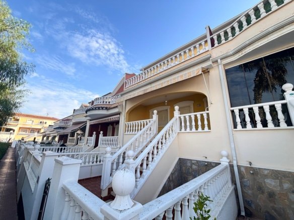 3 Bedroom 2 Bathroom Town House in Benijofar - Caza De Casa