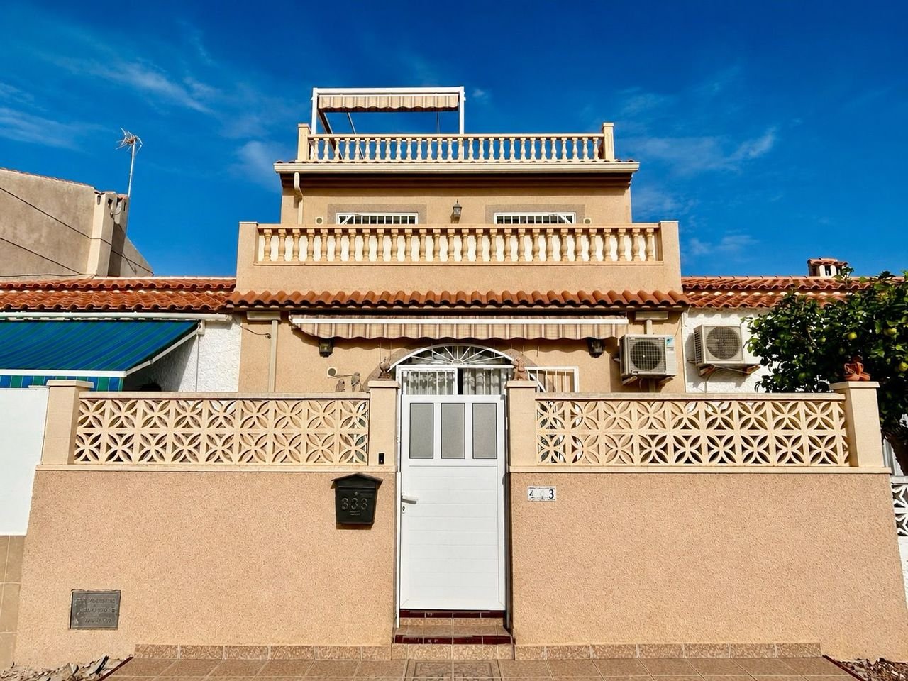 3 Bedroom 2 Bathroom Town House in Torrevieja - Caza De Casa