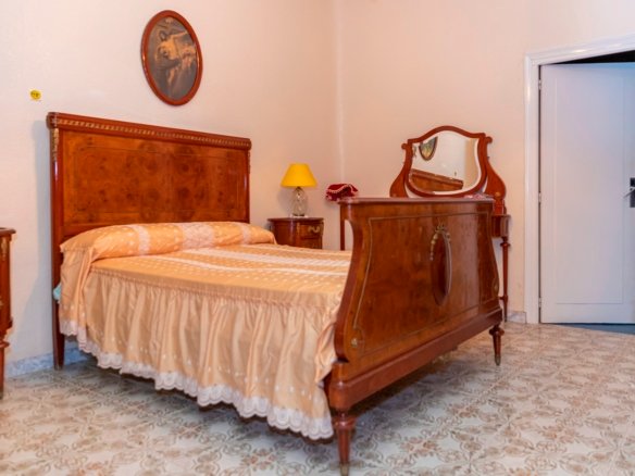 7 Bedroom 2 Bathroom Villa in Yecla - Caza De Casa
