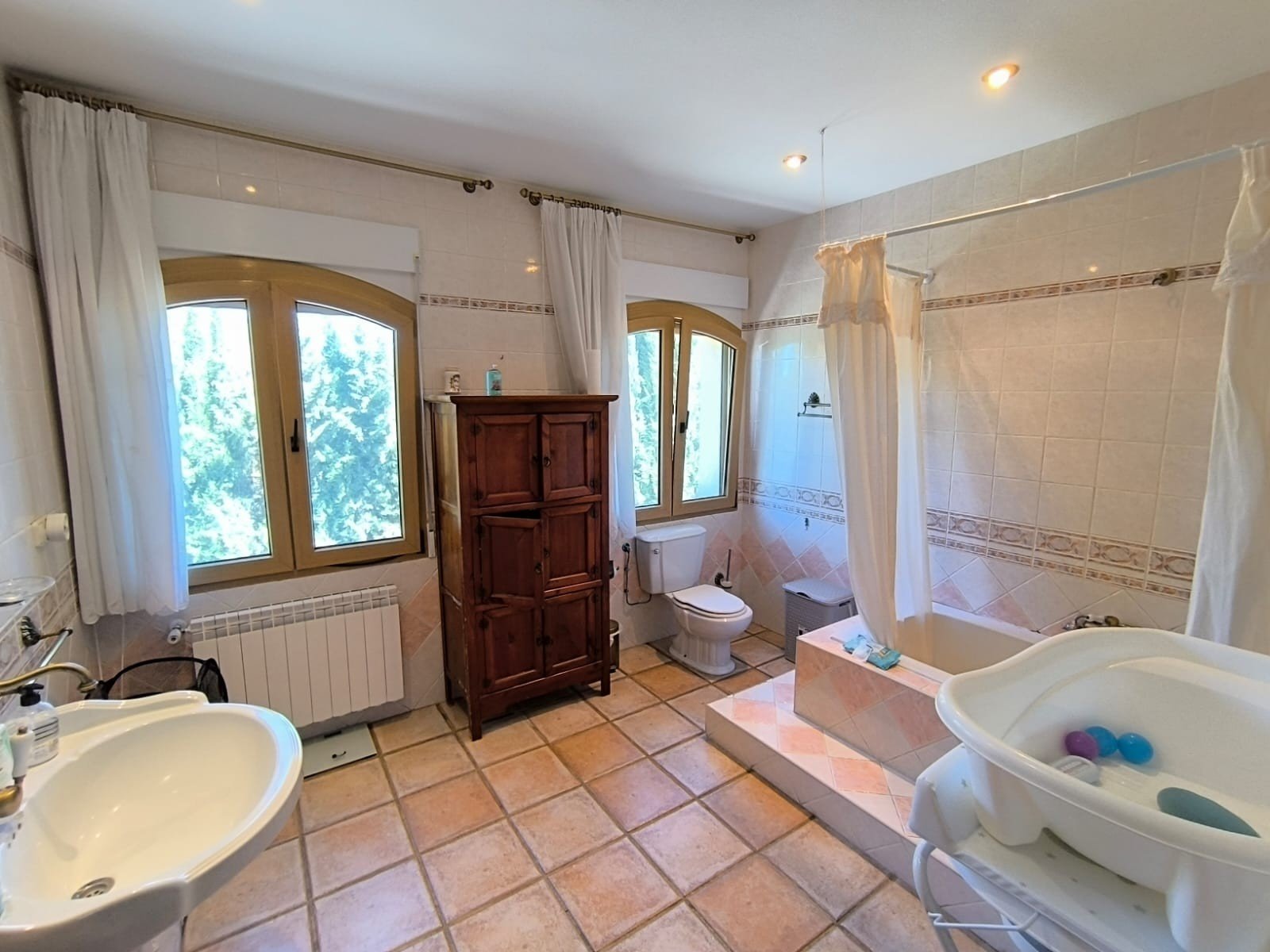 6 Bedroom 3 Bathroom Villa in Yecla - Caza De Casa