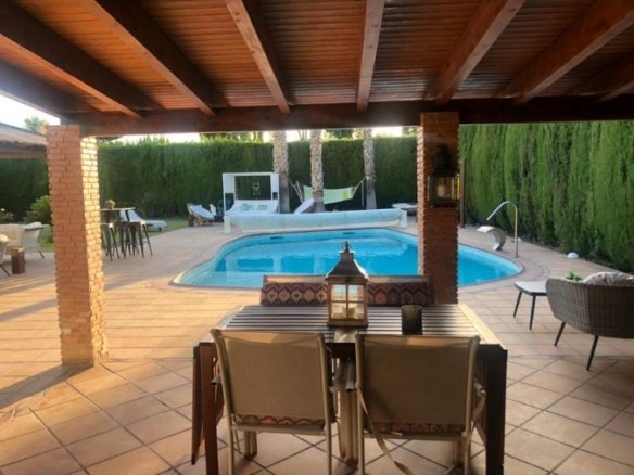 4 Bedroom 3 Bathroom Villa in Elda - Caza De Casa