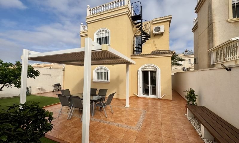 a1112e9d-img-6581 4 Bedroom 2 Bathroom Villa in Torrevieja - Caza De Casa