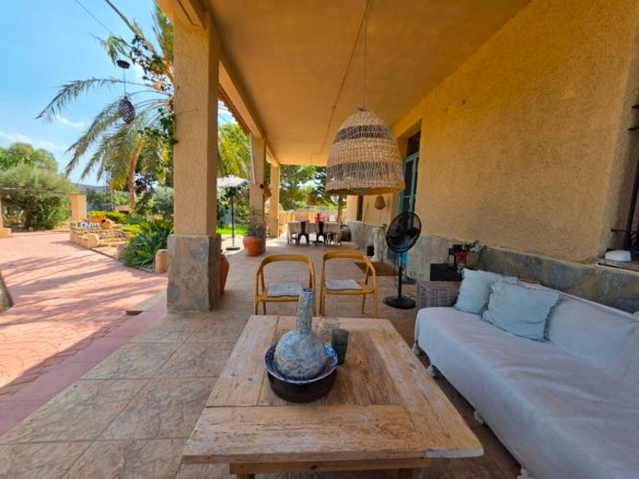 6 Bed 3 Bath Country House in Elche - Caza De Casa