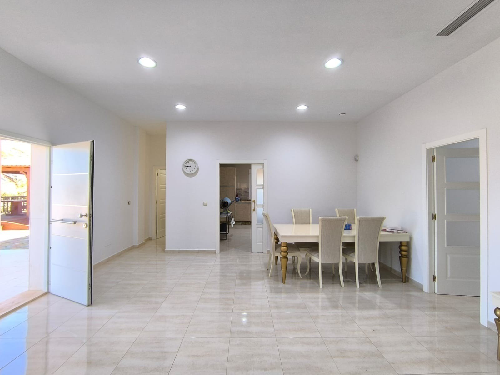 a20c9cf6e9f8463a 4 Bedroom 5 Bathroom Villa in Pinoso - Caza De Casa