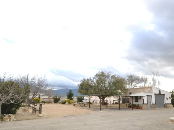 6 Bed 2 Bath Country House in Jumilla - Caza De Casa