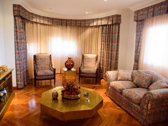 6 Bedroom 3 Bathroom Villa in Caudete - Caza De Casa