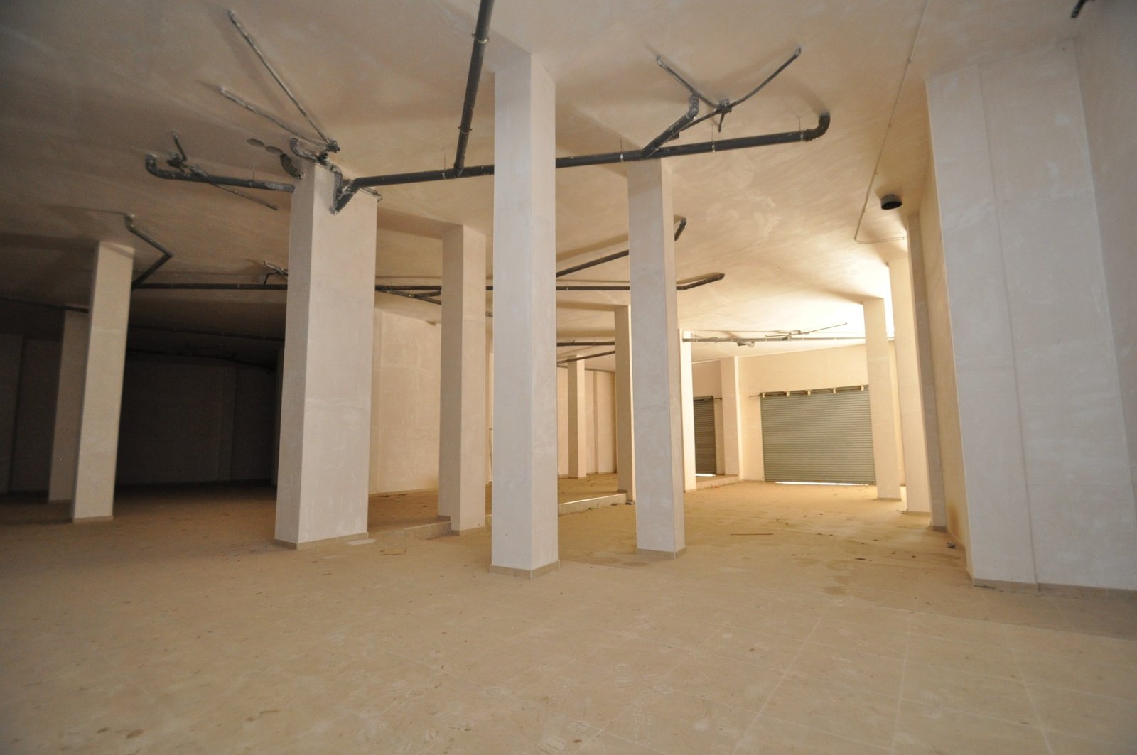 1 Bathroom Commercial in Elda - Caza De Casa