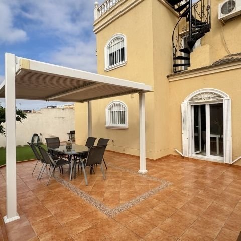 4 Bedroom 2 Bathroom Villa in Torrevieja - Caza De Casa