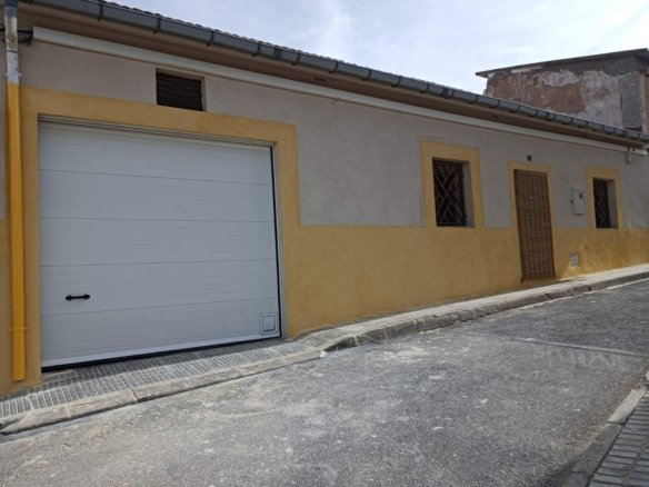 3 Bedroom 1 Bathroom Town House in Pinoso - Caza De Casa
