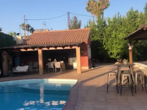 4 Bedroom 3 Bathroom Villa in Elda - Caza De Casa