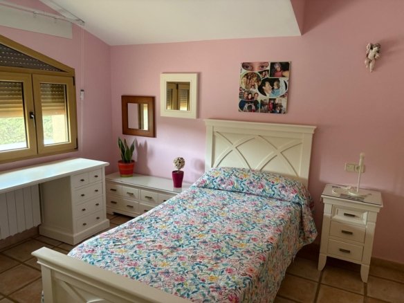 6 Bedroom 3 Bathroom Villa in Yecla - Caza De Casa