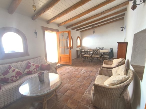 4 Bedroom 2 Bathroom Villa in Chinorlet - Caza De Casa